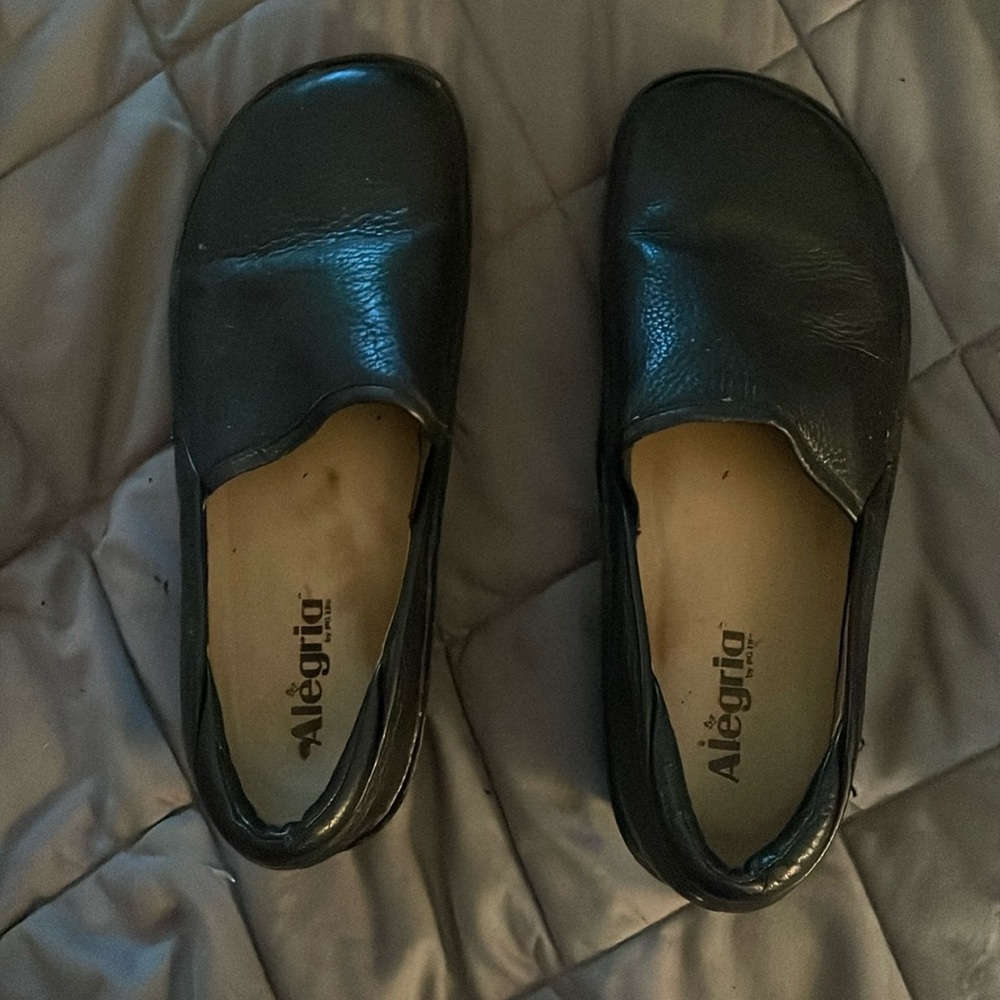Algeria slip on women’s sz 40 black
